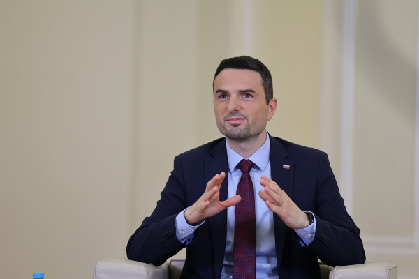 Tonin vladi ob snovanju reform: Od obljub se ne dá živeti